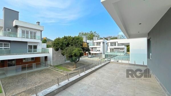 Casa Condominio para Venda - 364m², 3 dormitórios, sendo 3 suites, 2 vagas - Pedra Redonda