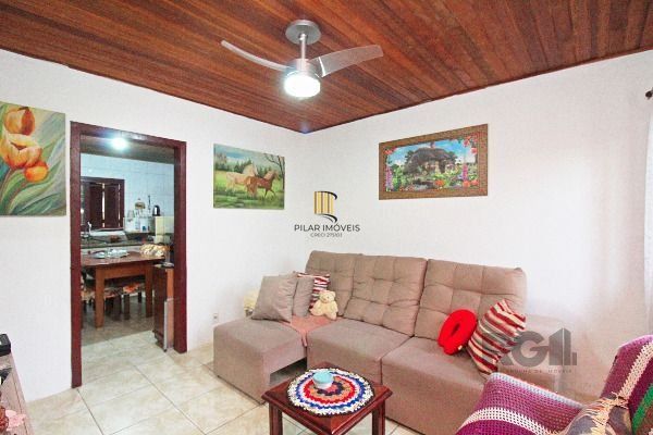 Casa em Porto Alegre, no bairro Ipanema, com 2 dormitório(s), e 2 banheiros, à venda.