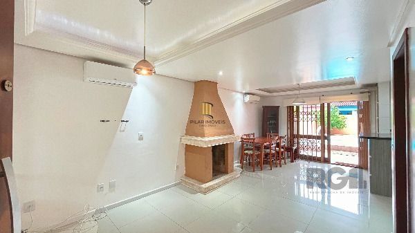 Casa em Porto Alegre, no bairro Hípica, com 3 dormitório(s), e 3 banheiros, à venda.