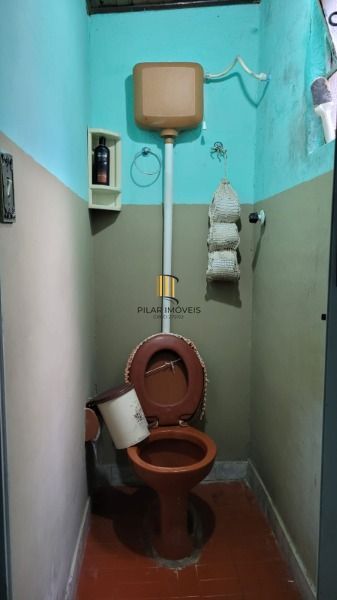 Casa em Porto Alegre, no bairro Santo Antônio, com 3 dormitório(s), e 3 banheiros, à venda.