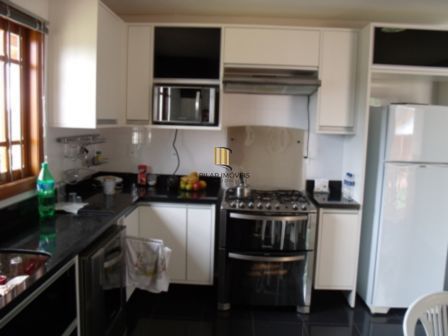 Casa para Venda - 300m², 3 dormitórios, sendo 1 suites, 4 vagas - Vila Nova