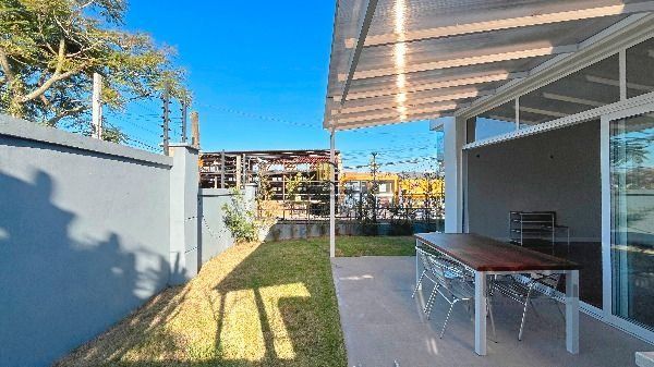 Casa Condominio em Porto Alegre, no bairro Hípica, com 3 dormitório(s), e 3 banheiros, à venda.