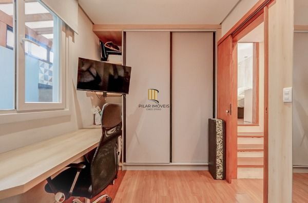 Casa em Porto Alegre, no bairro Tristeza, com 2 dormitório(s), e 2 banheiros, à venda.