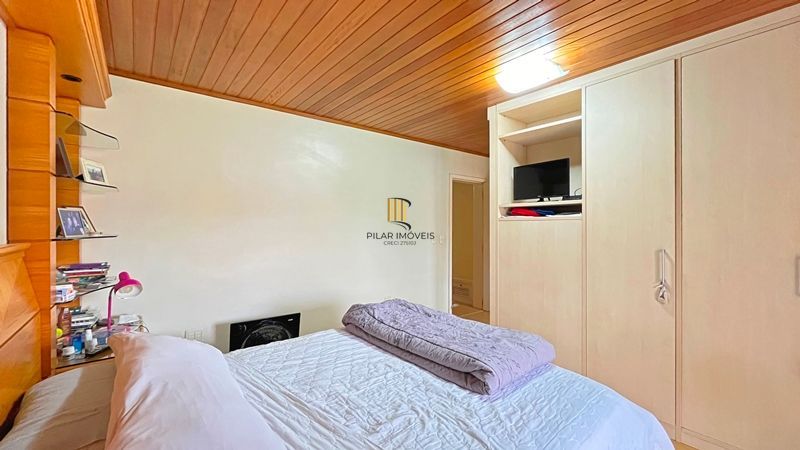 Casa de esquina com 285m², 3 dormitórios, sendo 1 suites, 4 vagas - amplo pátio com piscina,  Residencial Bahamas