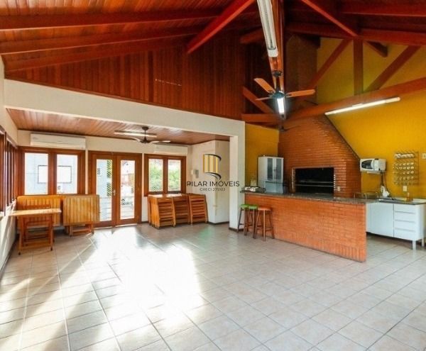 Apartamento 83m² - 3 dormitórios, 1 suíte, sacada e 1 vaga de garagem no bairro Camaquã