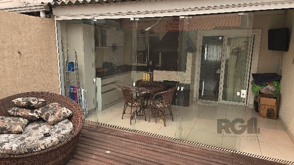 Casa Condominio em Porto Alegre, no bairro Hípica, com 3 dormitório(s), e 3 banheiros, à venda.