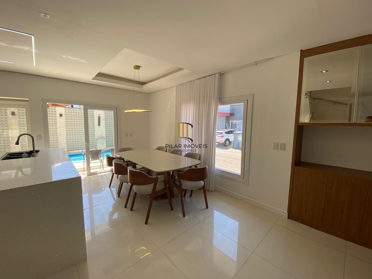 Casa em condomínio semimobiliada, no Lagos de Nova Ipanema