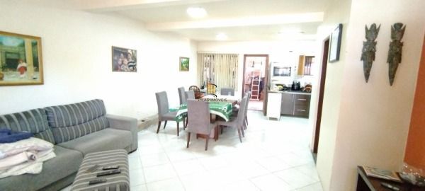 Casa em Porto Alegre, no bairro Camaquã, com 2 dormitório(s), e 2 banheiros, à venda.