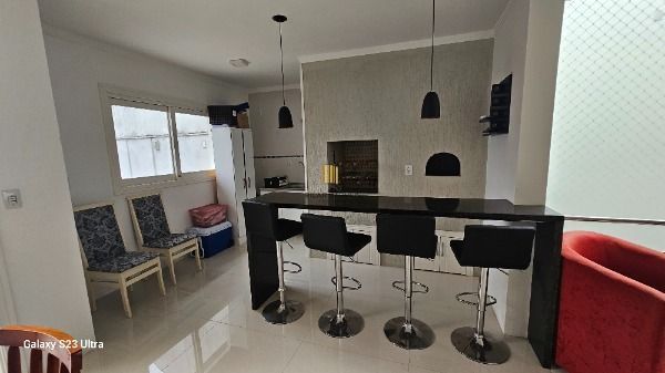 Casa em Porto Alegre, no bairro Hípica, com 3 dormitório(s), e 3 banheiros, à venda.
