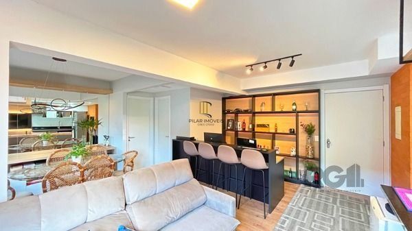 Apartamento em Porto Alegre, no bairro Cristal, com 2 dormitório(s), e 2 banheiros, à venda.