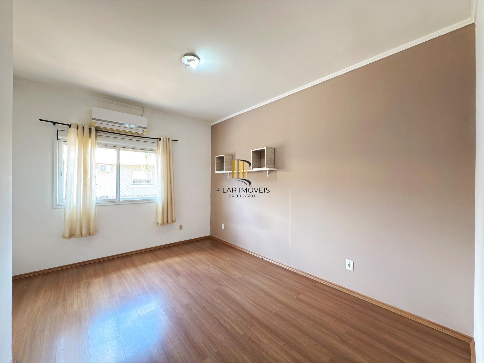 Casa Condominio em Porto Alegre, no bairro Aberta dos Morros, com 2 dormitório(s), e 2 banheiros, à venda.