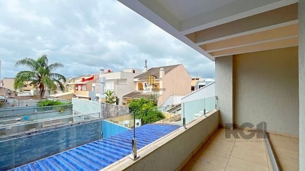 Casa em Porto Alegre, no bairro Hípica, com 3 dormitório(s), e 3 banheiros, à venda.