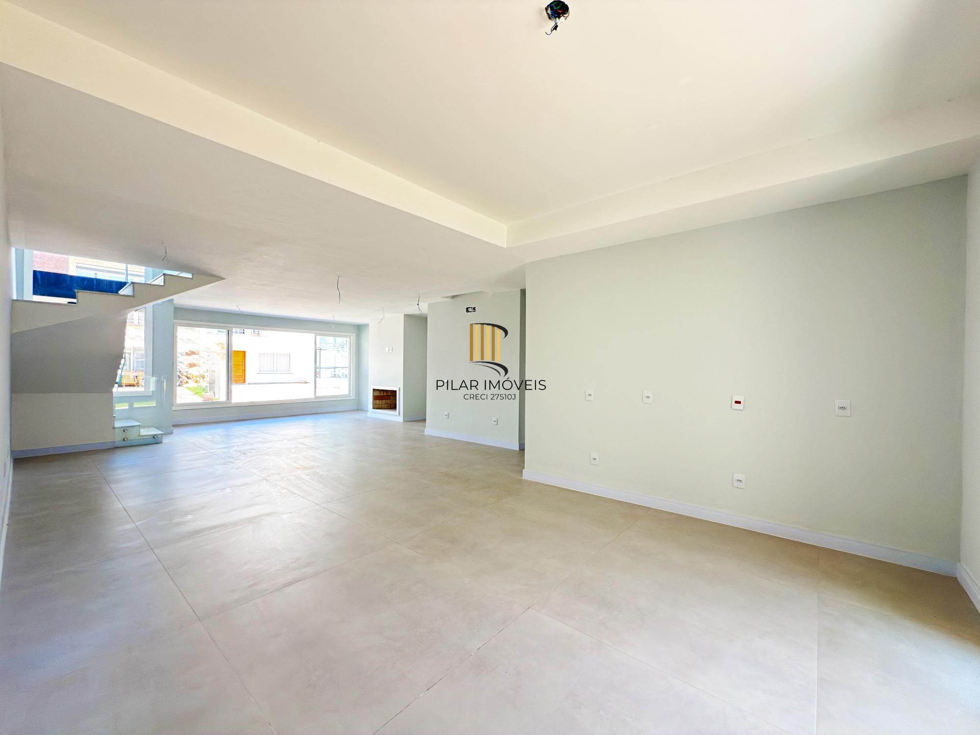 Casa 4 dormitórios( 1 dorm térreo) no Condomínio Villa Amalfi, na zona sul de Porto Alegre.