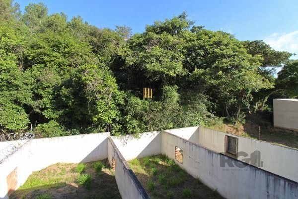 Sobrado para Venda - 100m², 3 dormitórios, sendo 3 suites, 2 vagas - Portal Do Guarujá