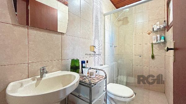Casa em Porto Alegre, no bairro Hípica, com 3 dormitório(s), e 2 banheiros, à venda.