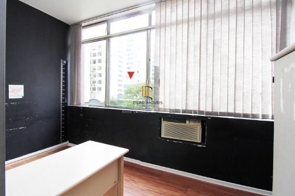 Conjunto/Sala em Porto Alegre, no bairro Centro Histórico, à venda.