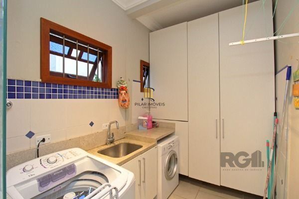 Casa 3 dormitórios no bairro Hípica