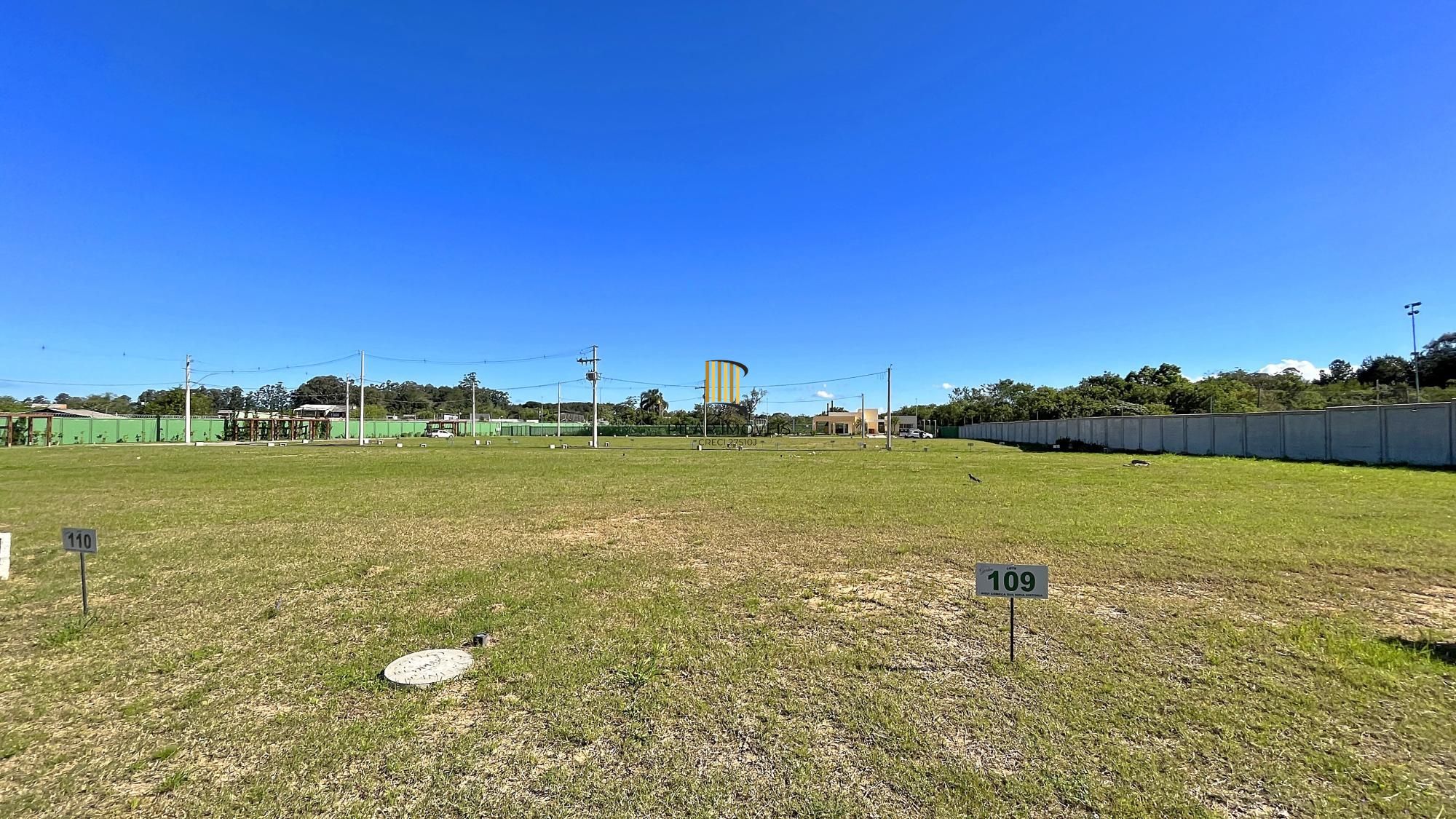 Terreno plano pronto para construir no Condominio fechado Nova Ipanema Garden.  7 x 21  de esquina.  Para morar ou investir.