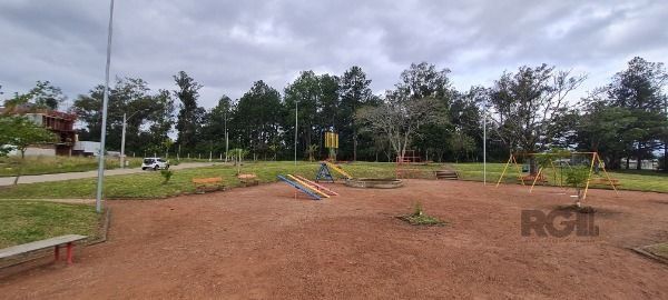Casa em Porto Alegre, no bairro Hípica, com 2 dormitório(s), e 2 banheiros, à venda.