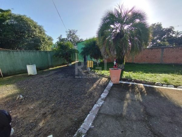 Casa em Porto Alegre, no bairro Belém Novo, com 5 dormitório(s), e 5 banheiros, à venda.