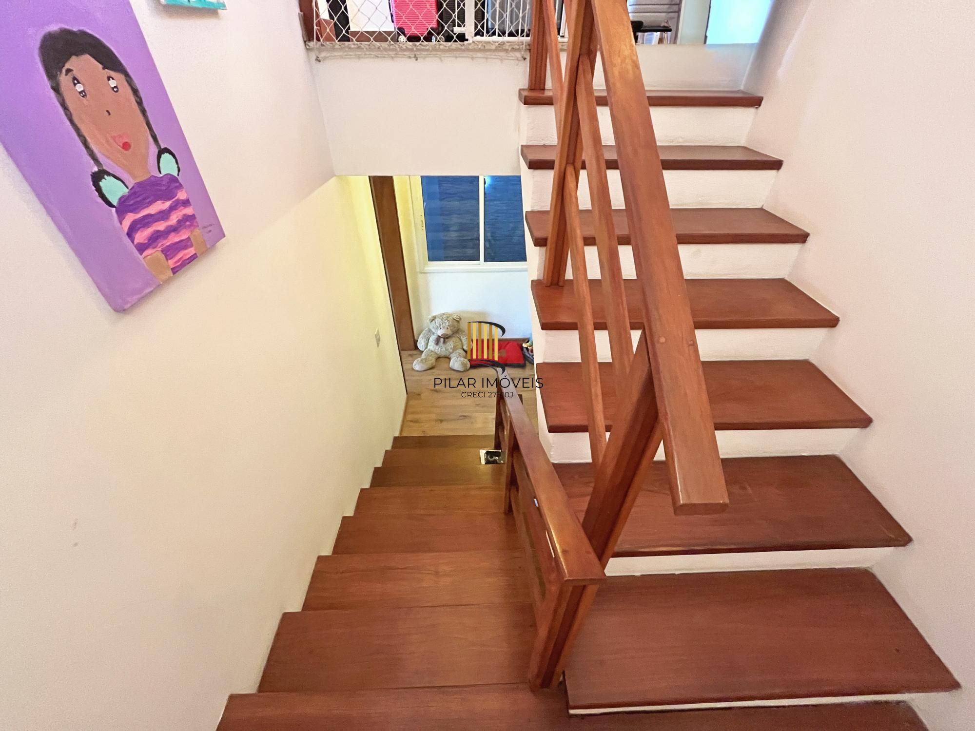 Casa para Venda - 270m², 3 dormitórios, sendo 1 suites, 2 vagas - Guarujá