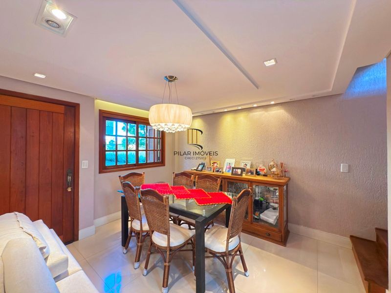 Casa Condominio com 3 dormitórios, sendo 1 suites, 2 vagas - Pedra Redonda