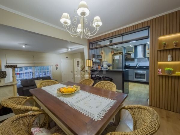 Casa em Porto Alegre, no bairro Vila Conceição, com 3 dormitório(s), e 3 banheiros, à venda.
