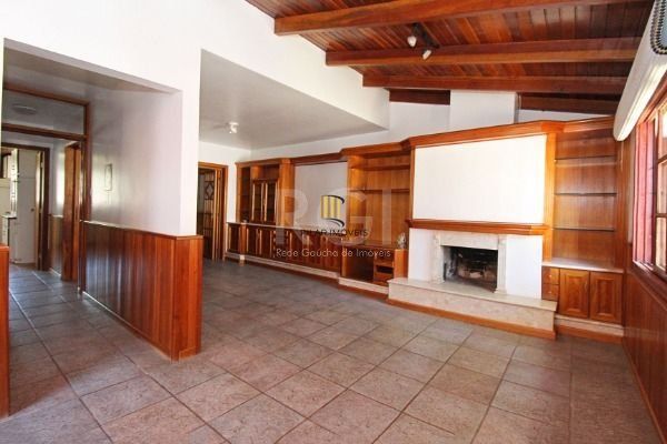 Casa em Porto Alegre, no bairro Ipanema, com 3 dormitório(s), e 3 banheiros, à venda.