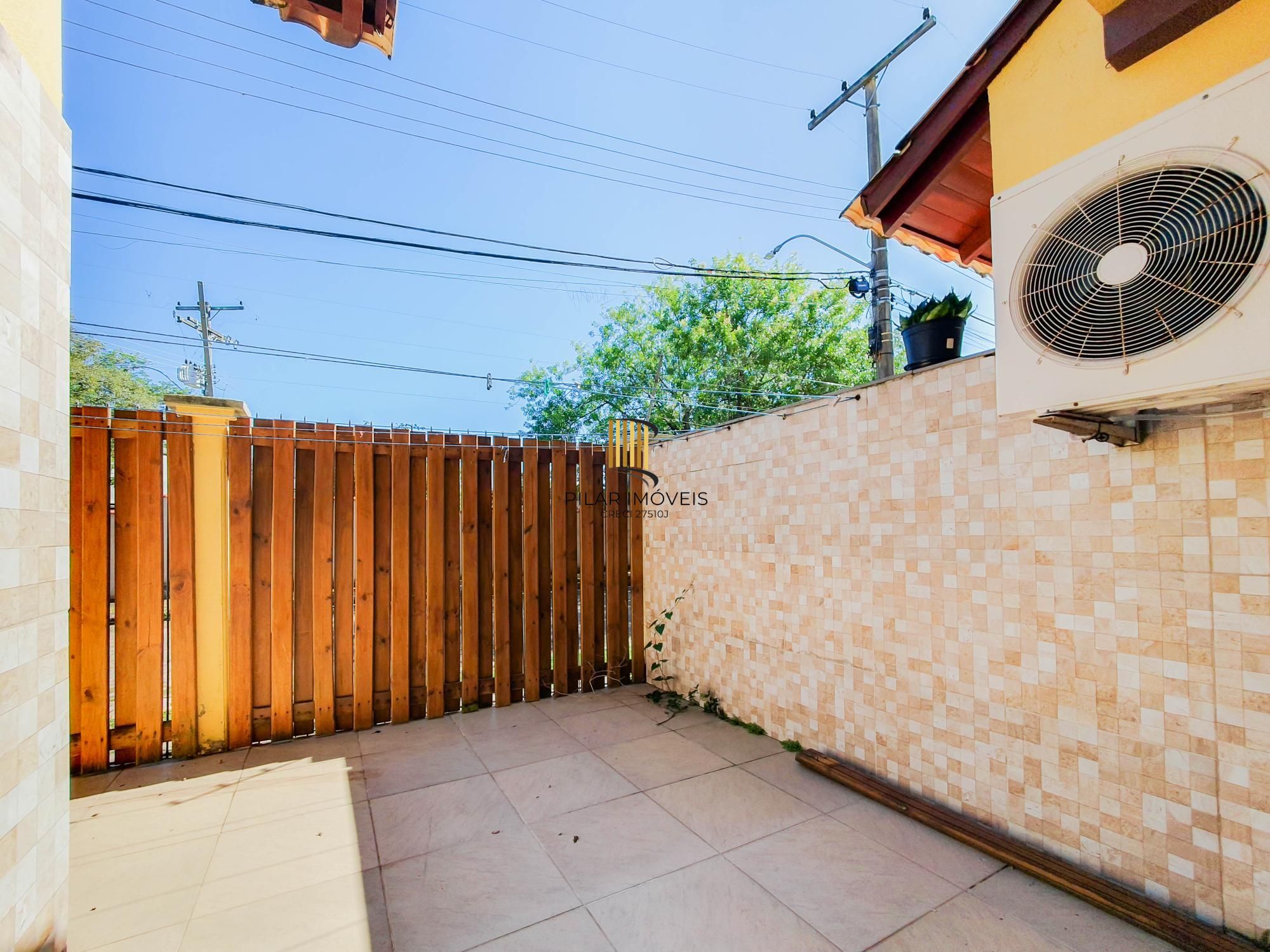 No bairro Serraria, casa em condomínio com 3 dormitórios