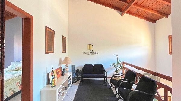 Casa em Porto Alegre, no bairro Hípica, com 3 dormitório(s), e 2 banheiros, à venda.