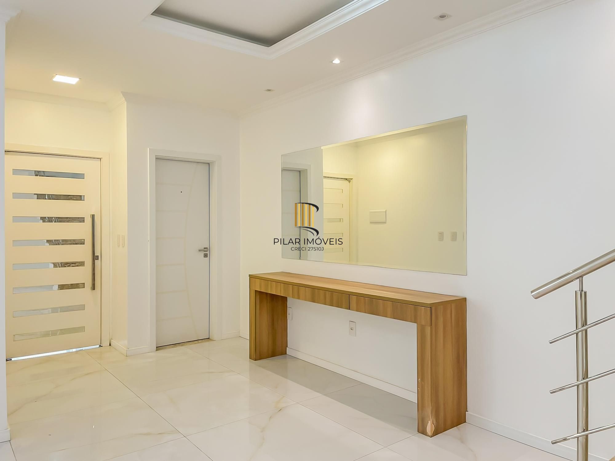 Casa ampla com piscina e suíte diferenciada em condomínio no Lagos de Ipanema zona Sul de Porto Alegre !