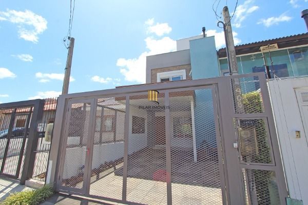 Ótima Casa com 3 dormitórios, semi mobiliada, pátio e vaga para carro.