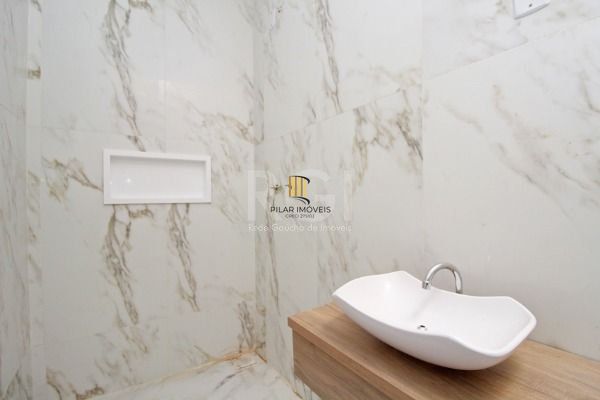 Casa para Venda - 217m², 3 dormitórios, sendo 1 suites, 2 vagas - Hípica