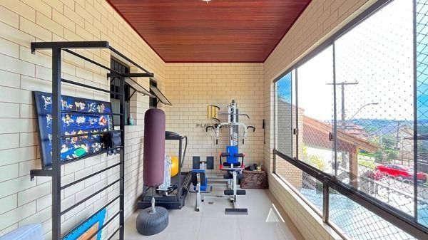 Casa em Porto Alegre, no bairro Ipanema, com 4 dormitório(s), e 4 banheiros, à venda.