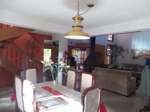 Casa para Venda - 287m², 4 dormitórios, sendo 1 suites, 4 vagas - Tristeza