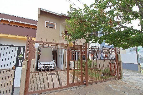 Casa em Porto Alegre, no bairro Hípica, com 3 dormitório(s), e 3 banheiros, à venda.