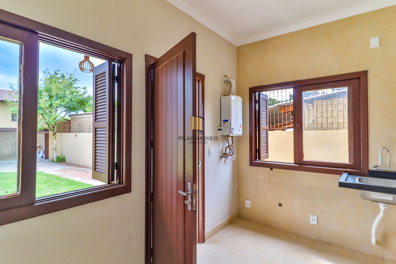 Excelente residência com 4 dormitórios