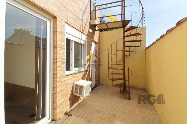 Casa em Porto Alegre, no bairro Aberta dos Morros, com 2 dormitório(s), e 2 banheiros, à venda.