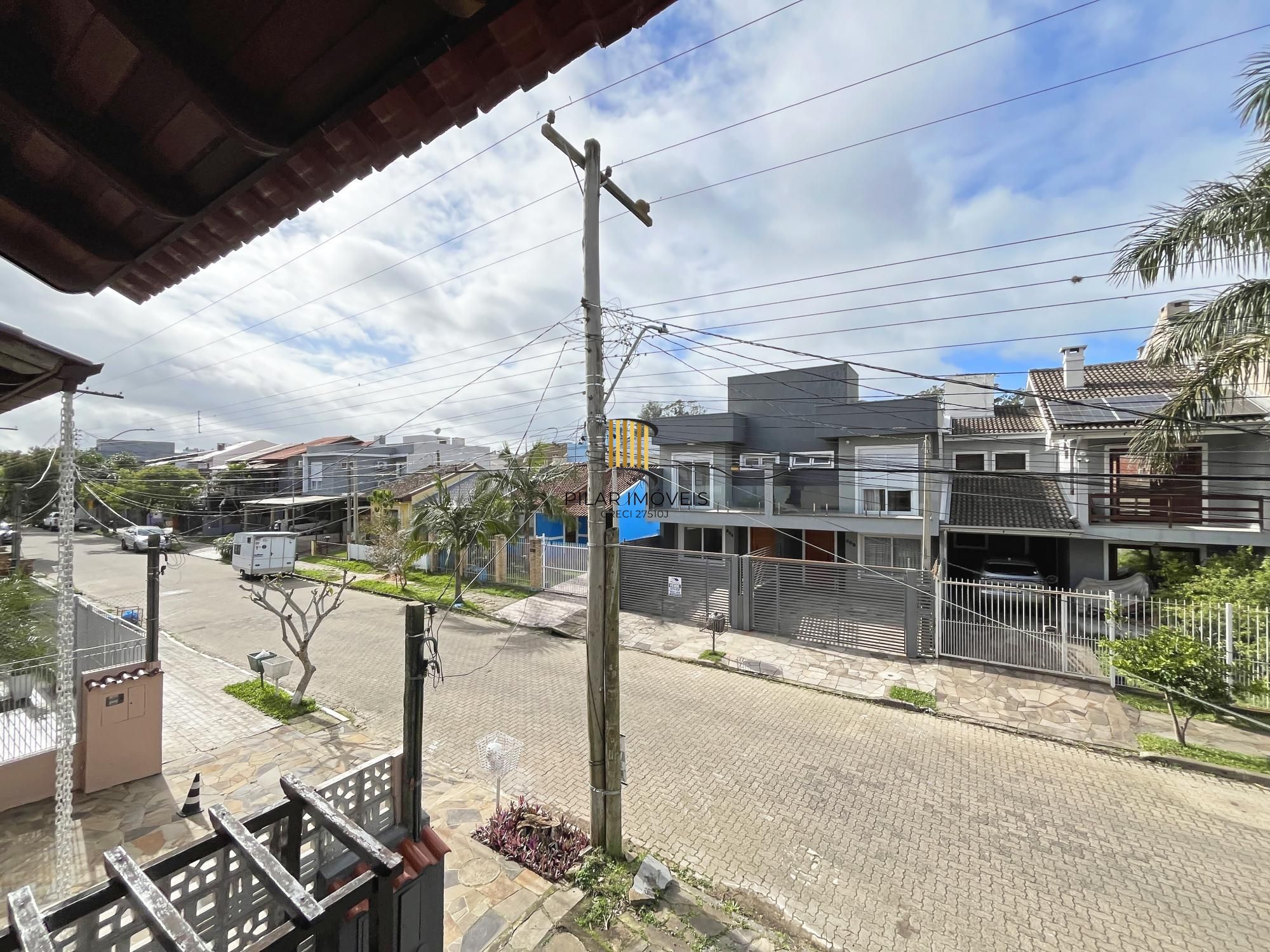 Casa 3 dormitórios no bairro Hípica