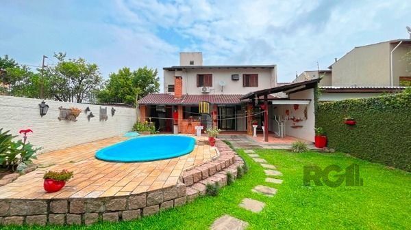 Casa para Venda - 235.64m², 3 dormitórios, sendo 1 suites, 3 vagas - Guarujá