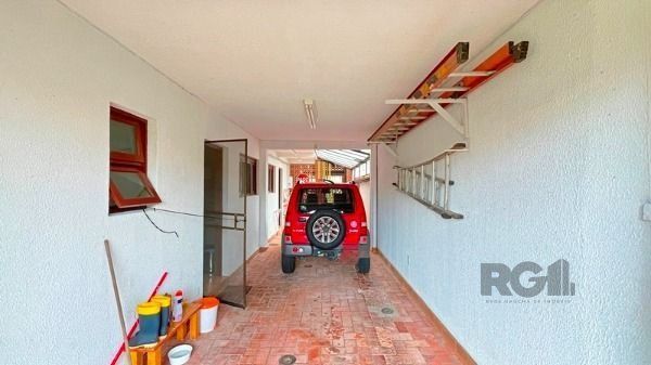 Casa para Venda - 235.64m², 3 dormitórios, sendo 1 suites, 3 vagas - Guarujá