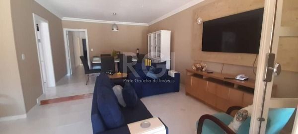 Casa para Venda - 374m², 4 dormitórios, sendo 1 suites, 3 vagas - Guarujá