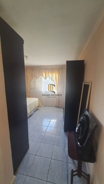 Casa em Porto Alegre, no bairro Vila Nova, com 3 dormitório(s), e 3 banheiros, à venda.