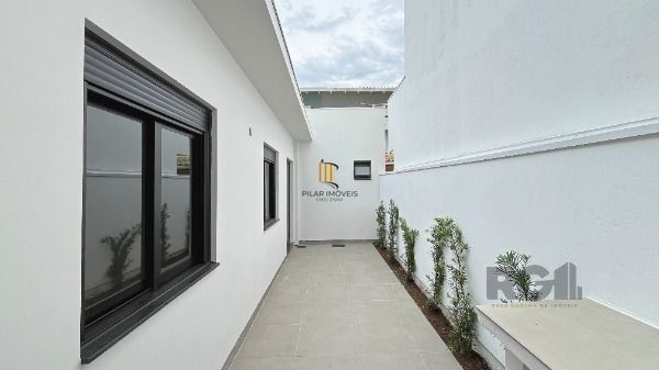 Casa em Porto Alegre, no bairro Hípica, com 3 dormitório(s), e 3 banheiros, à venda.