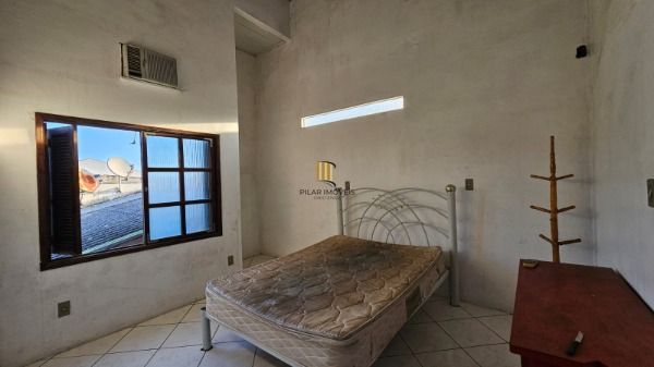 Casa em Porto Alegre, no bairro Hípica, à venda.