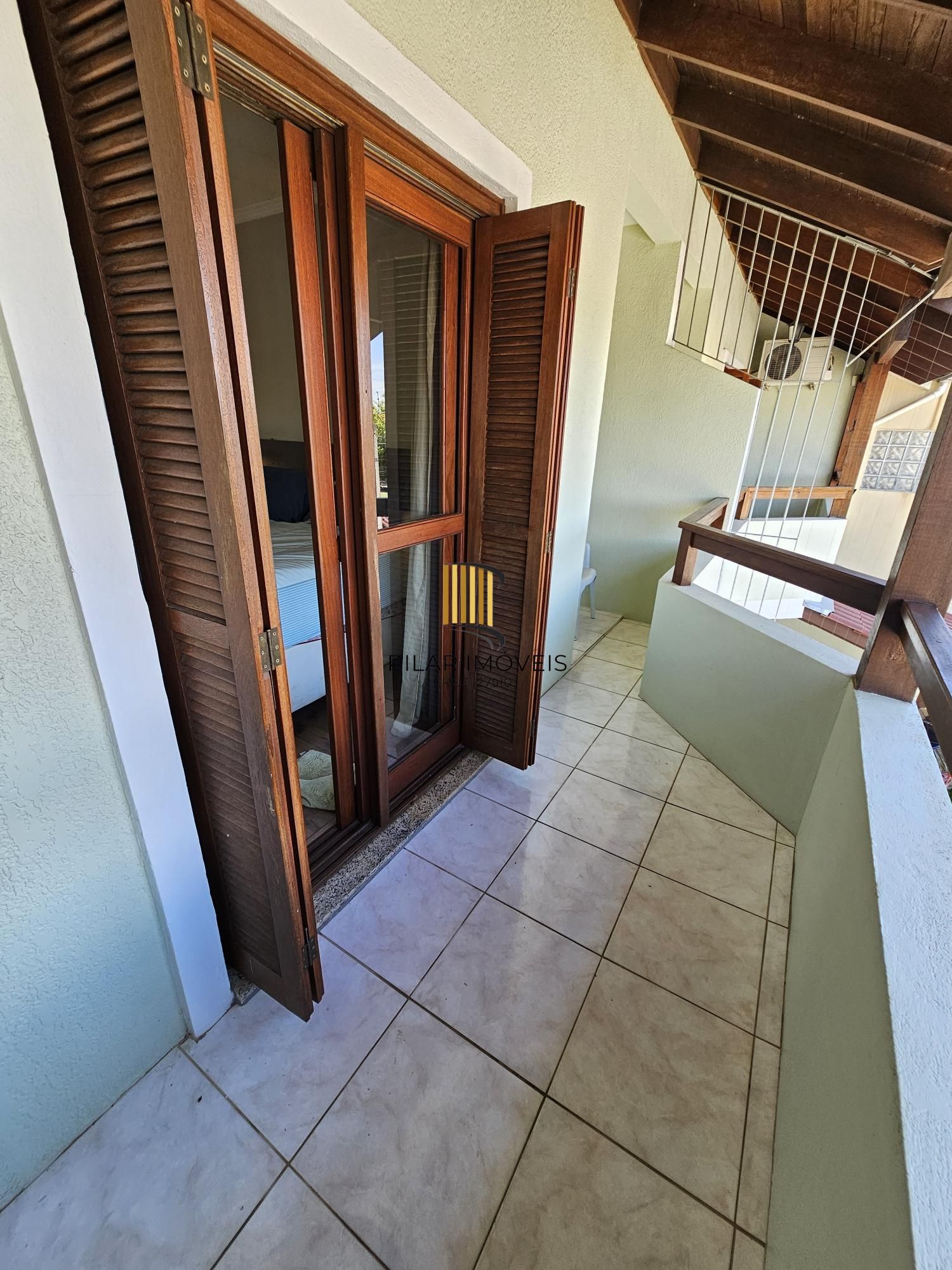 Casa 3 dormitórios com 180,00m² de área construída no Hipica Boulevard, próximo Escola Cesi e Desco Atacado !