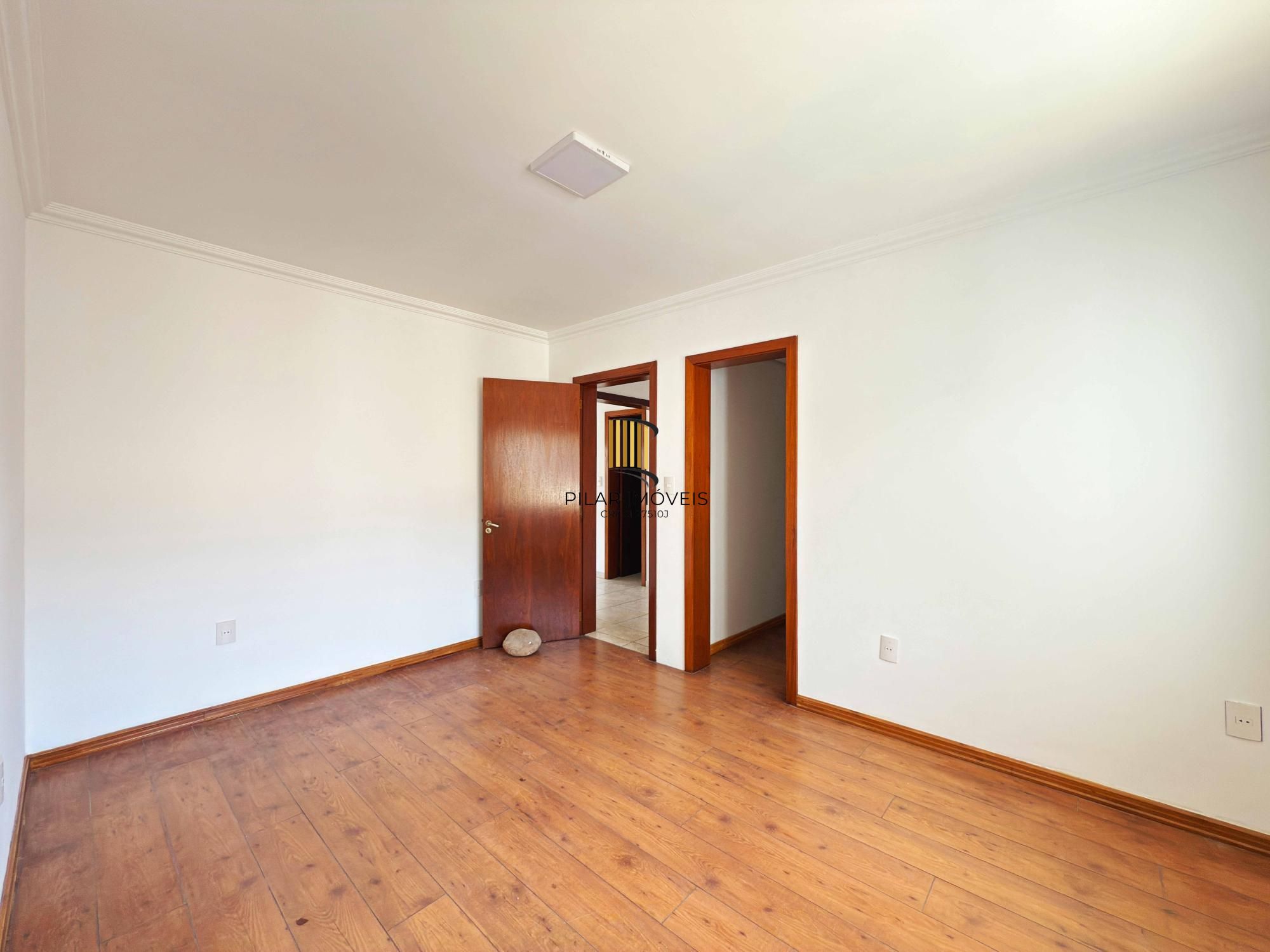 Casa 2 dormitórios no bairro Hípica