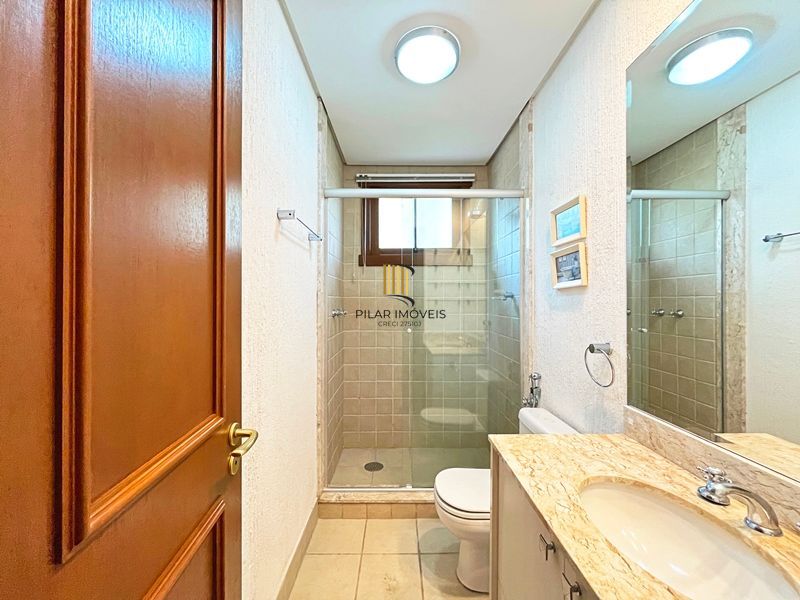 Terra Ville - Casa com 384 m² - fundo para o lago , semi mobiliada , com 3 suites e piscina .