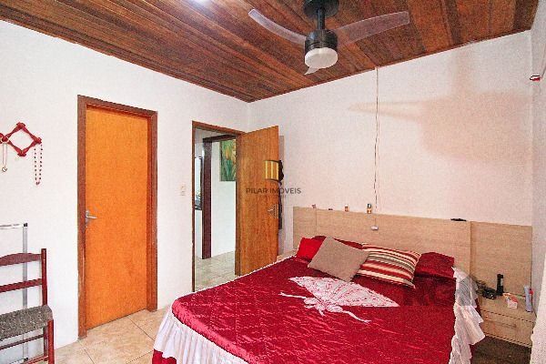 Casa em Porto Alegre, no bairro Ipanema, com 2 dormitório(s), e 2 banheiros, à venda.