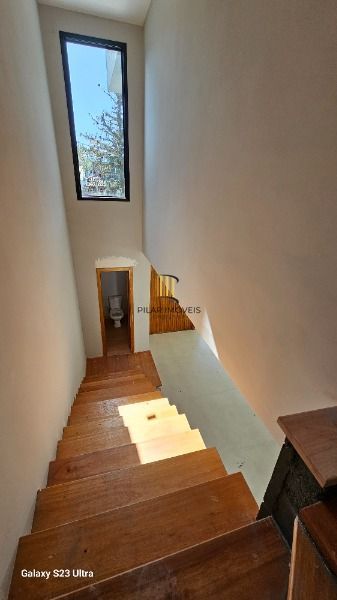 Casa em Porto Alegre, no bairro Ipanema, com 3 dormitório(s), e 3 banheiros, à venda.